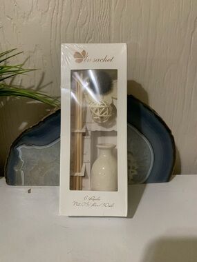 Iv Sachet Cream Reed Diffuser Set - Decorative Home Accent
